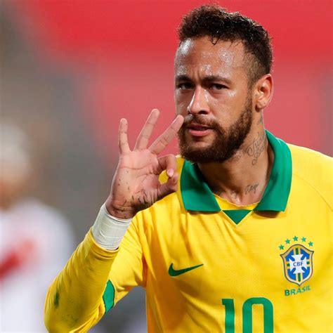 neymar moves to second in brazil s all time goalscorer