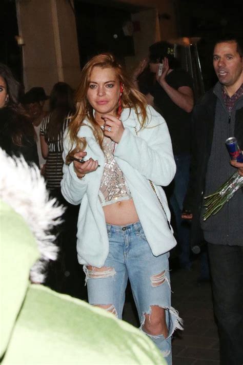 Loopy In London Lindsay Lohan Looks Like A Hot Mess Bares Midriff In
