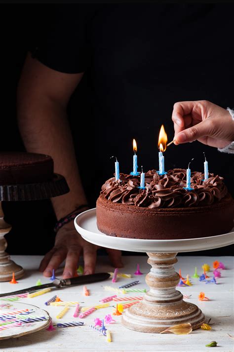 Nacen riquelme, messi, sábato y fangio. Tarta de cumpleaños de chocolate - estilo de vida vegano