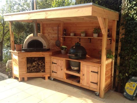 This simple outdoor kitchen has shades of amazing, from the spacious countertop to the storage cabinets and my favorite feature; 40+ Best Outdoor Kitchen Design and Ideas in 2019 | Diy ...