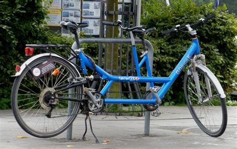 Beim tandem fahrrad handelt es sich um ein bike, welches platz für mindestens 2 personen bietet. Tandem Fahrrad GÖRICKE in blau mit Stoßdämpfer in ...
