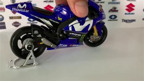 Review Yamaha 46 Valentino Rossi Diecast Scale 118 Youtube