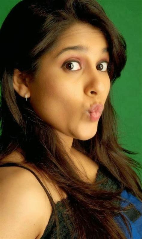 Hot Anchor Rashmi Gautam Exposing Deep Navel Cleavage Actress Photo Quen