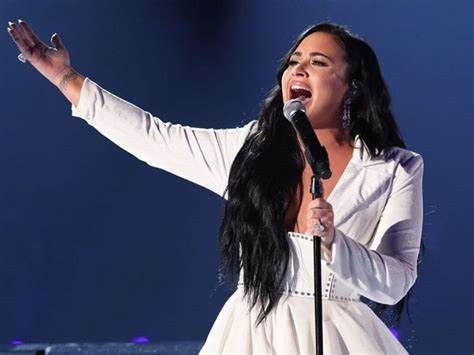 Demi Lovato Shares A Rare And Beautiful Barefaced Selfie Cosmopolitan