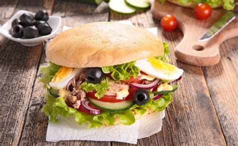 Pan Bagnat Recette Du Sandwich Aux Anchois Olives Et Poivron