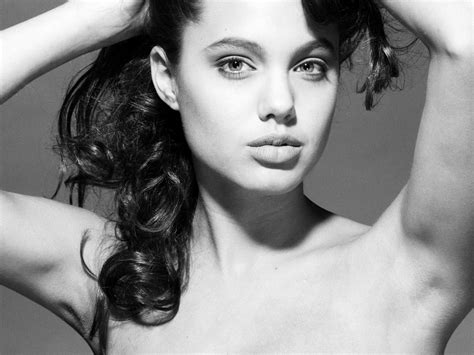 Pin By Kari Garcia On Angelina Jolie Angelina Jolie Young Angelina