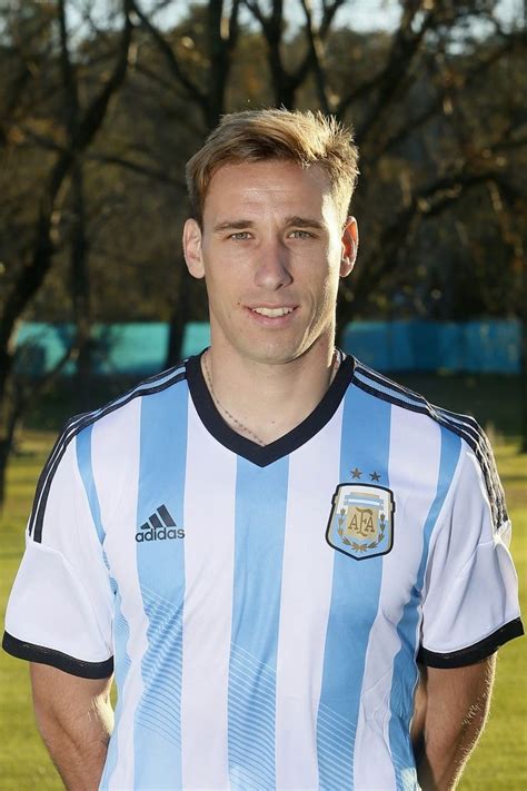 Full name lucas rodrigo biglia name lucas biglia salary 1.2 million eur (2013) years team he later spent four seasons with italian side lazio, before joining milan in 2017. Lucas Biglia (28), mediocampista. Juega en el Lazio ...