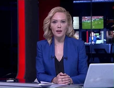 Güzelliği ve tarzıyla ünlü spiker banu güven'e benzetilen özdem. mavi ceketli seksi trt spikeri #1118532 - uludağ sözlük galeri