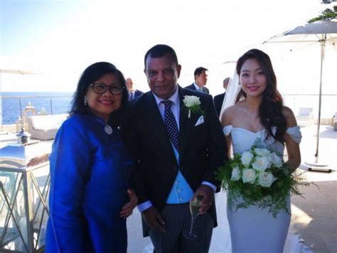 Tony fernandes quietly got married to his korean girlfriend in france. Inilah Gadis Korea Cantik, Istri Baru Bos AirAsia | Rakyat ...