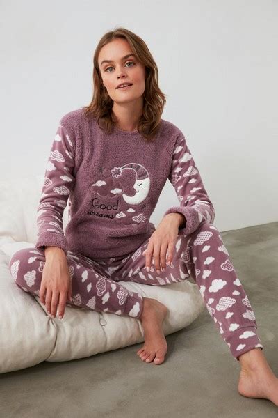 Pijama Dama De Iarna Din Bumbac Cocolino Pufoasa Calduroasa Cu Aplicatie Good Dreams Trendyol