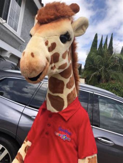 Toys R Us Geoffrey The Giraffe Official Mascot Costume Extremely