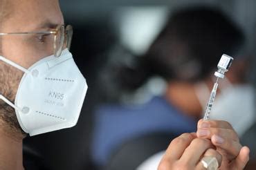 The second dose is given 3 weeks after the first dose. Pfizer, Moderna vaccines reduce Covid-19 infection risk by ...