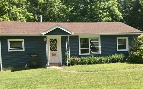 The Blue Cottage At Pymatuning Lake Cottages For Rent In Linesville