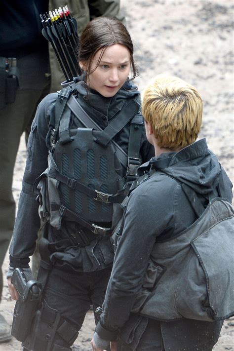Jennifer Lawrence ‘the Hunger Games Mockingjay Set Photos Paris