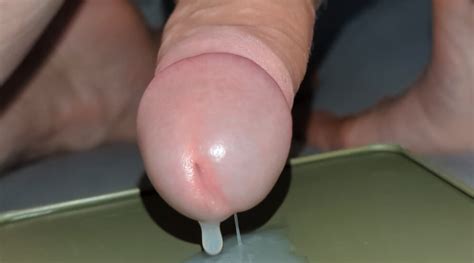 Unbeschnittenen Schwanz Wichsen In Nahaufnahme Abspritzen Mehrere Ladungen Abspritzen Sperma