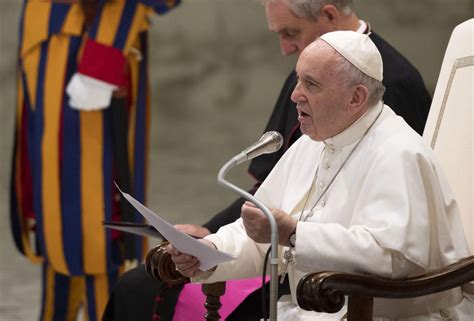 Papa Francisco Reprende A Niños Usan Celulares Mientras Comen Con Sus