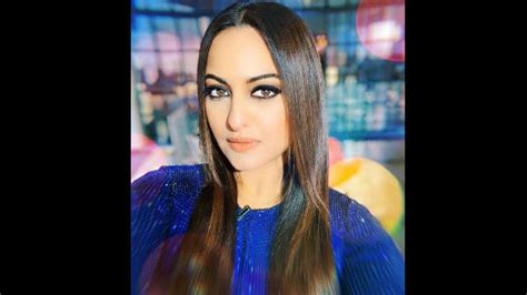 Sonakshi Sinha Has Never Gone To A Producer And Said Please Give Me Work Filmibeat