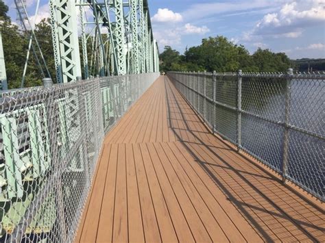 I am a qualified chain link fence installer, and i will guide you through how to erect your chain link fence on your walls step by step. Chain Link Fence On Manayunk's Pencoyd Bridge Gives Static ...