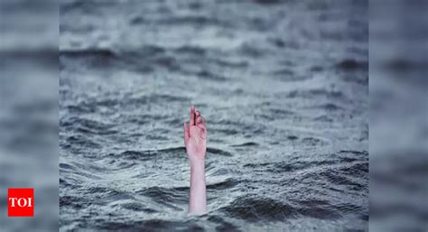 Man Drowns During Immersion Of Idols In Pond In Uttar Pradesh Kanpur