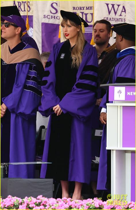 Photo Taylor Swift Nyu Graduation Speech 07 Photo 4759847 Just