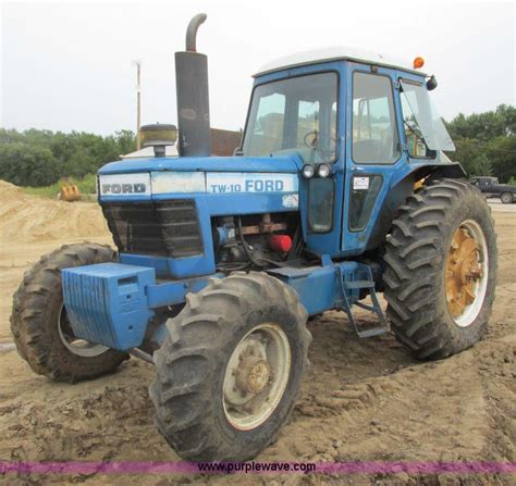 Ford Tw 10 Mfwd Tractor In Rochester Mn Item K6624 Sold Purple Wave