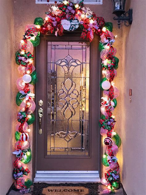 30 Christmas Front Door Decorating Ideas