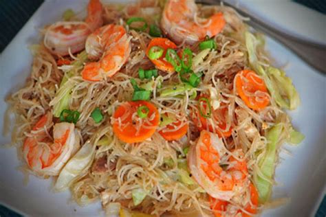 Media noche, celebrated by most filipinos on new year's eve, is just as festive as noche buena or christmas day. 30 Delicious and Yummy Filipino Food Recipes - Easyday