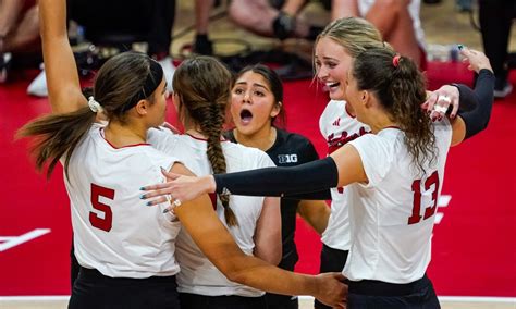 Husker Volleyball Completes Comeback Over Penn State To Remain Undefeated