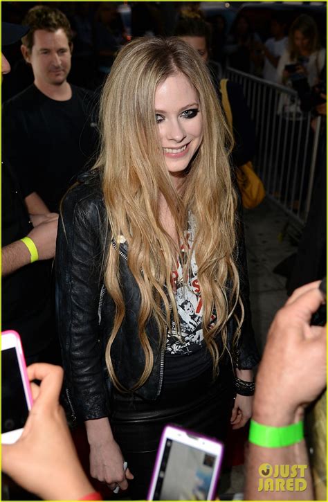 Avril Lavigne Viper Room Surprise Performance Photo 2858371 Avril Lavigne Photos Just