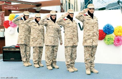 حقيقة تجنيد البنات في الجيش المصري 2017 والخدمة العامة