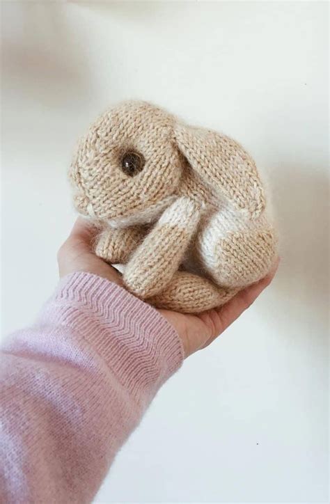 How To Knit An Easter Bunny Click Through For Easy Step By Step