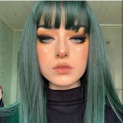 Pretty Alternative 🔥 On Instagram “evefrsr” Идеи макияжа Макияж глаз Цветные прически