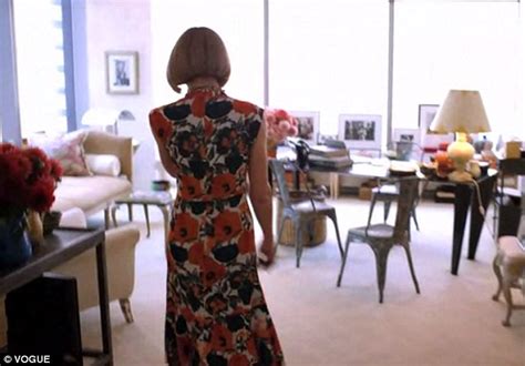 Anna Wintour Offers Glimpse Inside Vogue Office Daily Mail Online