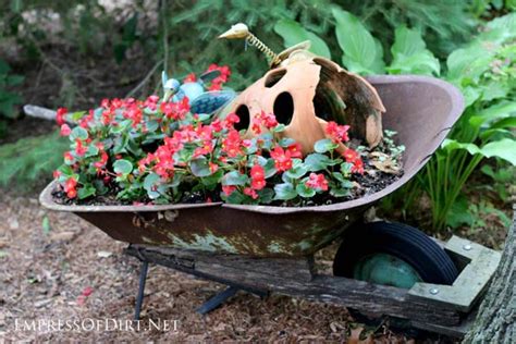 How To Decorate The Garden With Some Wheelbarrow Planters Top Dreamer