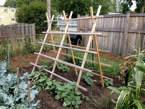 Rhinestone Beagle Cucumber Trellis Tutorial