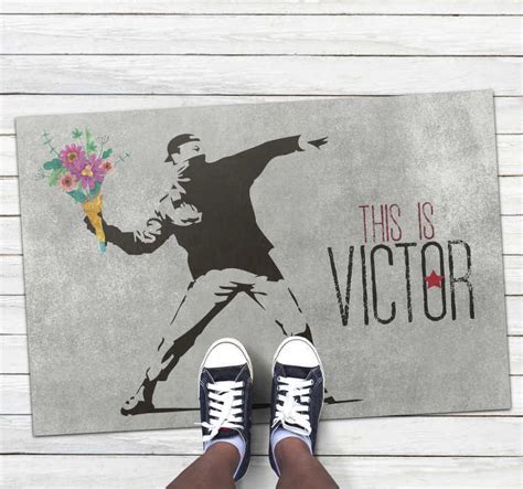 Schmutz aus dem teppich zu entfernen kann sich manchmal schwierig gestalten. Bansky Blumenstrauß personalisierter Vinyl Teppich ...