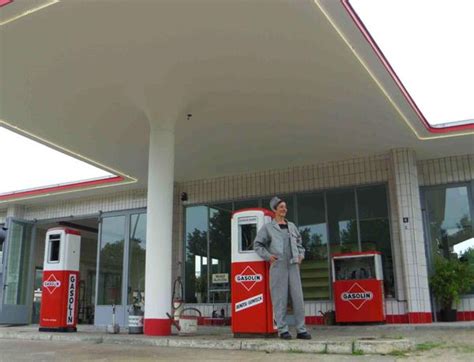 Pin auf Vintage Gas Stations