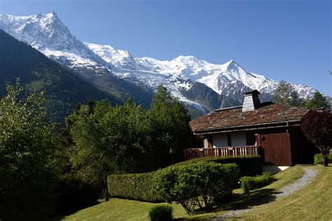 Enserrée entre les massifs montagneux des aiguilles rouges et du mont blanc, chamonix partage avec. Chamonix Balcons du Mont Blanc, שמוני-מון-בלאן - מחירים ...
