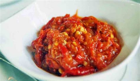 Banyak sambal populer di indonesia, namun satu yang selalu ada di setiap rumah makan yaitu sambal terasi. Resep Sambal Pedas Untuk Ayam Dan Ikan Goreng/Bakar - 548049