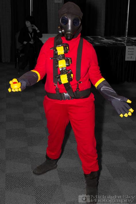 Pyro From Teamfortress 2 Cosplay From Steelcitycon Comiccon