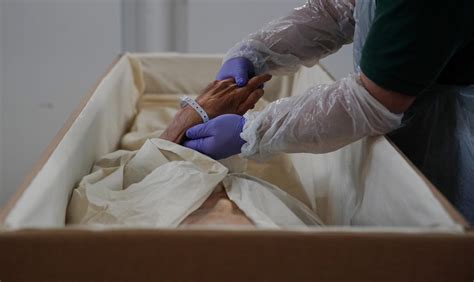 Whats It Really Like Working In A Mortuary Talking Death Poppys