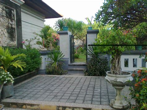 Harga tiang bulat berbahan beton lebih murah dibanding yang berbahan batu alam. 53 Gambar Teras Belakang Rumah Minimalis Sederhana | Home ...