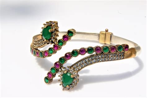 Jaipur Cuff In Green And Red Welcome To The World Of Zadara Jewels