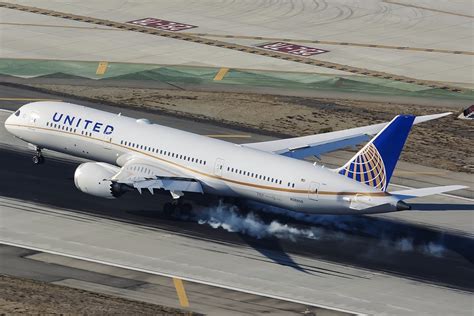 United Airlines Boeing 787 9 Hard Landing At Lax Aircraft Wallpaper