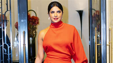 Priyanka Chopra Wears A Bold Red Gown At Unicef S Snowflake Ball In New York Vogue India