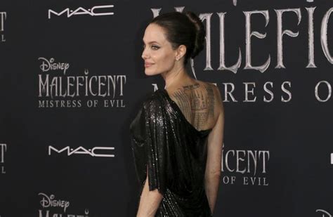 Angelina Jolie Z Dziećmi I Ojcem Na Premierze Filmu Czarownica 2 Eskapl