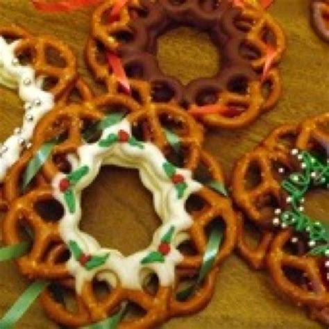 Secure with a drop of melted white chocolate in the middle. Pretzel wreaths! | Christmas food, Christmas cooking ...