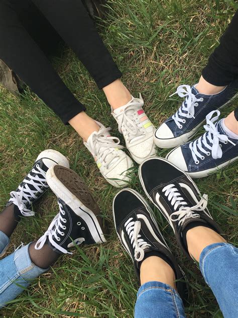 Friendship Bestfriends Shoes Vans Tumblr ‍♀️ Girl Gang Aesthetic Night Aesthetic Selena