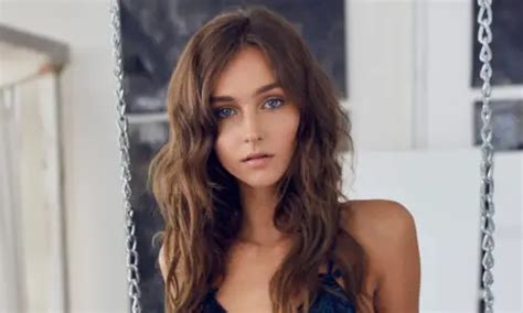 Rachel Cook Youtuber Archives Watch Your Favourite Artists And Famous