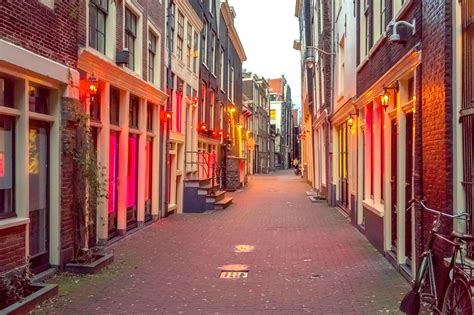 de wallen in amsterdam a legendary red light district in central amsterdam go guides